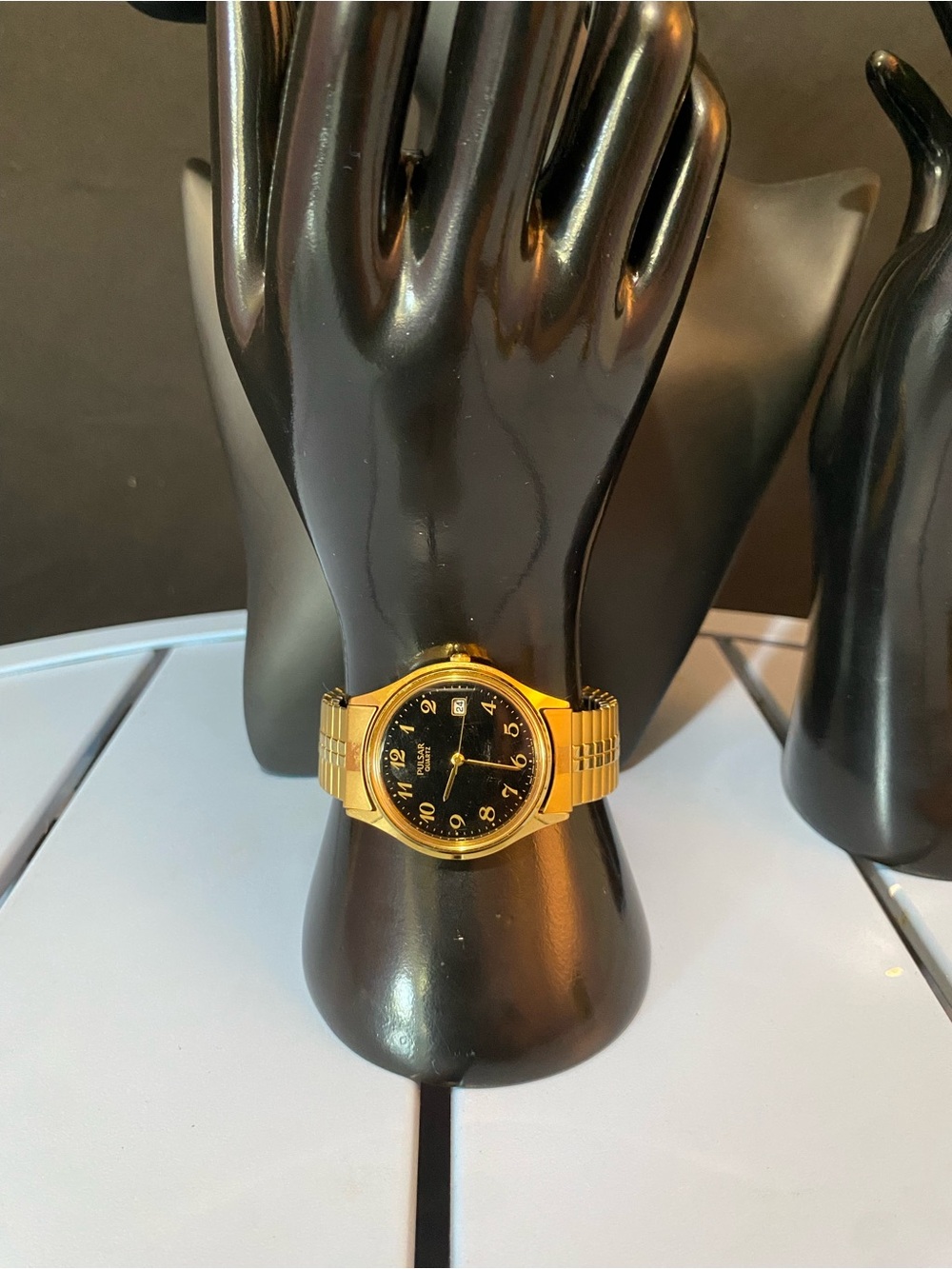 Vintage Men’s Black Dial Pulsar Stretch Band Gold Tone Classic